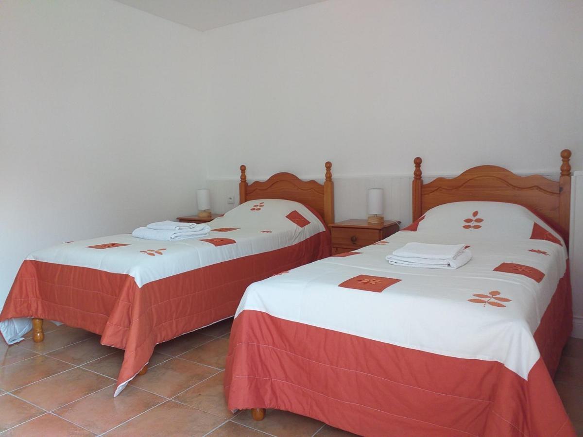 Bed and Breakfast Ancienne Ecole Cazaux-Villecomtal Exterior foto