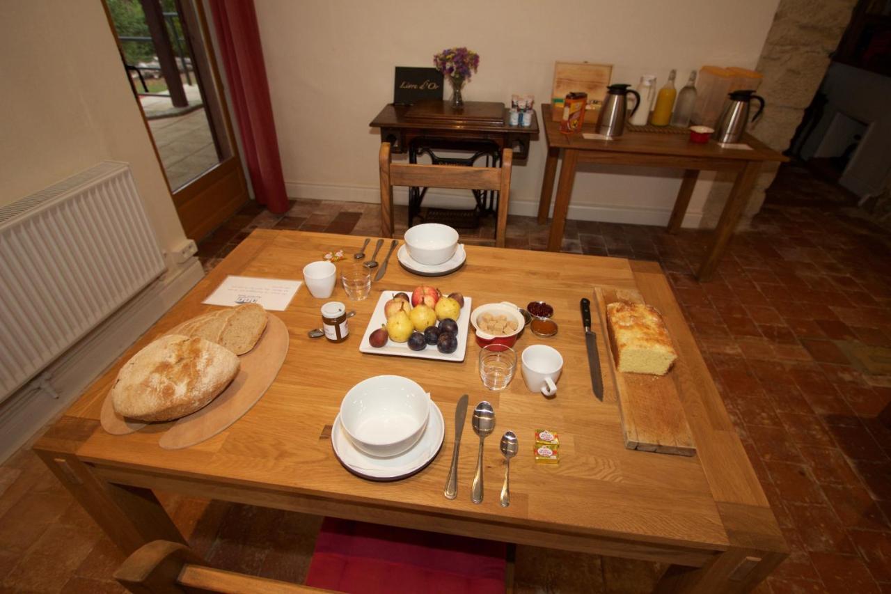 Bed and Breakfast Ancienne Ecole Cazaux-Villecomtal Exterior foto